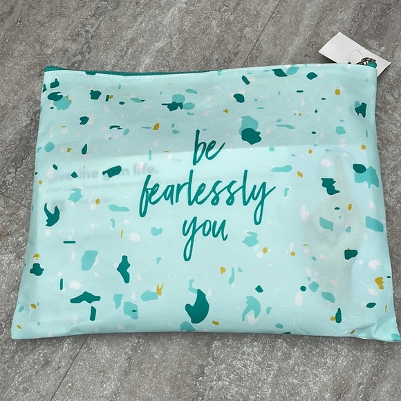 Thrive causemetics bag - be fearlessly you - Picture 2 of 2